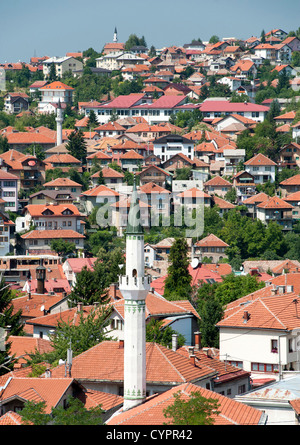 Vista delle case sulle colline di Sarajevo, città capitale della Bosnia ed Erzegovina. Foto Stock