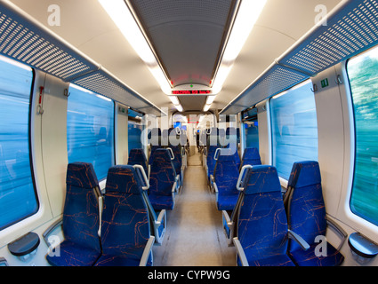 Interno del nuovo di zecca (2012) Avviso di treno in marcia tra Sarajevo e Mostar. Foto Stock