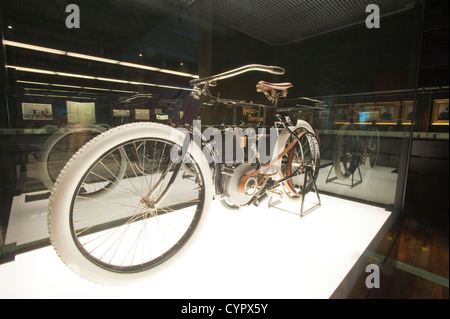 1903 Numero di Serie di una valvola di pressione atmosferica unica Harley Davidson Museum di Milwaukee, Wisconsin. Foto Stock