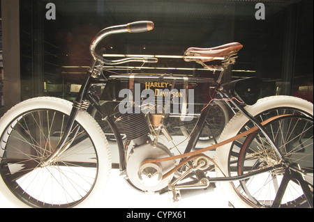 1903 Numero di Serie di una valvola di pressione atmosferica unica Harley Davidson Museum di Milwaukee, Wisconsin. Foto Stock