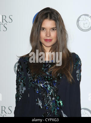 SARAH ANN MACKLIN COLLARI & CAPPOTTI GALA BAL Londra Inghilterra REGNO UNITO 08 Novembre 2012 Foto Stock