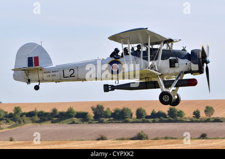 Fairey Swordfish aerosilurante biplano nella Royal Navy flotta marcature del braccio di sbarco dopo la visualizzazione a Duxford Airshow 2012 Foto Stock