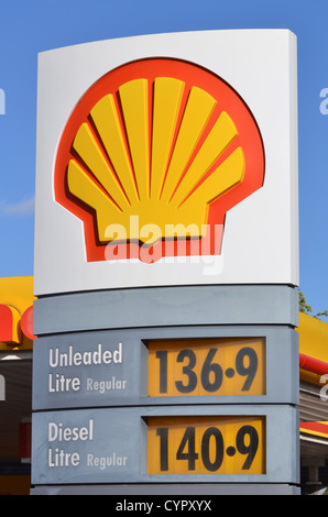 Distributore di benzina Shell segno, Leamington Spa Warwickshire, Regno Unito Foto Stock