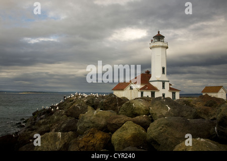 WA05795-00...WASHINGTON - punto luce Wilson a Fort Worden parco dello stato su Admiralty ingresso a Port Townsend. Foto Stock
