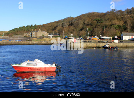 Piccole barche nel porto Dunure sull'Ayrshire costa a sud di Ayr in Scozia. Foto Stock