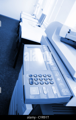 Centro della copiatrice o desktop in ufficio che mostra il concetto della documentazione Foto Stock