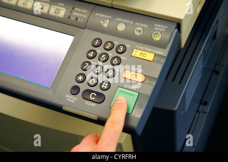 Centro della copiatrice o desktop in ufficio che mostra il concetto della documentazione Foto Stock