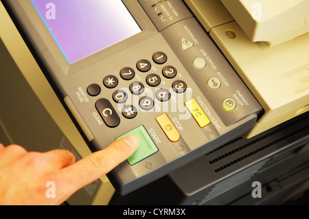 Centro della copiatrice o desktop in ufficio che mostra il concetto della documentazione Foto Stock