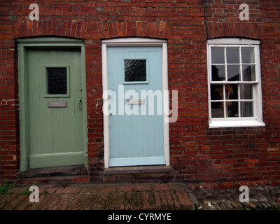 La parte anteriore di due villette a schiera in bella east sussex villaggio di alfriston. Foto Stock