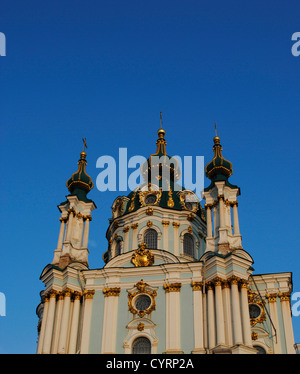 L'Ucraina. Kiev. Sant'Andrea Chiesa. Il barocco. Costruito nel 1747-1754. Progettato da Bartolomeo Rastrelli (1700-1771). Foto Stock