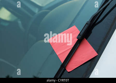 Biglietto di fine sul parabrezza di un auto Foto Stock