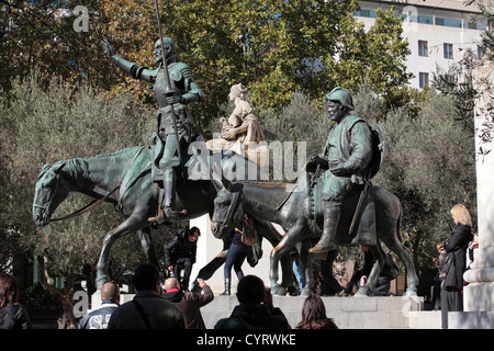 Plaza de Espana, Cervantes memorial staue, Don Chisciotte e Sancho Panza, bronzo, Madrid, Spagna Foto Stock