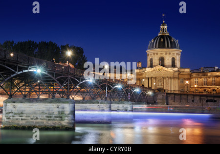 L Institut de France e il Pont des Arts di Parigi, Francia. Foto Stock