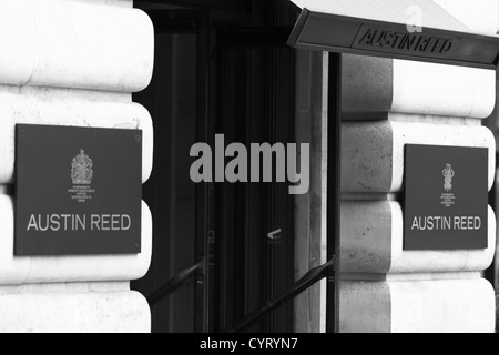 Due targhette per la Austin Reed store in Regent Street London Foto Stock