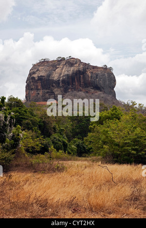 V secolo rock fortezza di Sigirya, Sri Lanka. Foto Stock