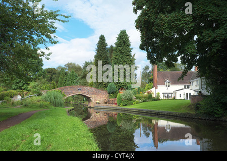 Riflessioni sul personale e Worcester Canal vicino Kinver, Staffordshire, England Regno Unito Foto Stock