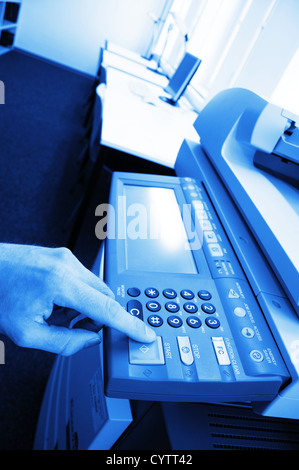 Centro della copiatrice o desktop in ufficio che mostra il concetto della documentazione Foto Stock