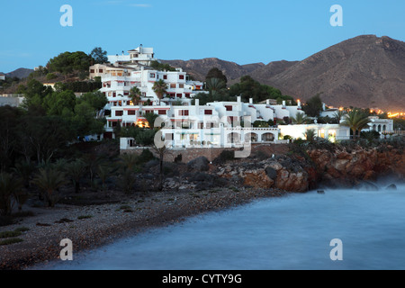 Costa Mediterranea di notte. Isla Plana, Costa Calida, Regione Murcia Spagna Foto Stock