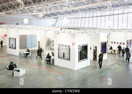 Torino, Italia - 9 Novembre 2012: Artissima 2012 Fiera di Arte Contemporanea in primo giorno il 9 novembre 2012 a forma ovale a Torino. Foto Stock