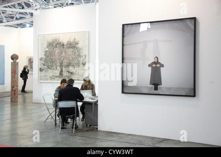 Torino, Italia - 9 Novembre 2012: Artissima 2012 Fiera di Arte Contemporanea in primo giorno il 9 novembre 2012 a forma ovale a Torino. Foto Stock