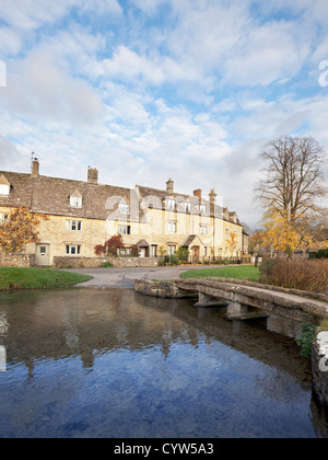 Il villaggio Costwold di macellazione inferiore sul fiume occhio, Gloucestershire, England, Regno Unito Foto Stock