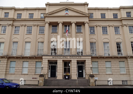 Gli uffici comunali di Cheltenham Borough consiglio a Cheltenham, Gloucestershire, Inghilterra. Foto Stock