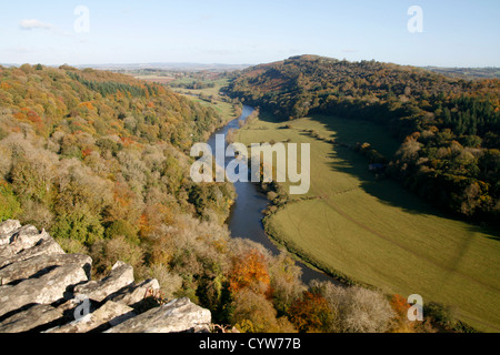 Vista dalla Symonds Yat Rock a Wye Valley Foresta di Dean Gloucesrtershire England Regno Unito Foto Stock