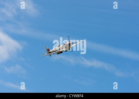 Vickers Supermarine Spitfire LF9C MK356 Q-UF in volo a Breighton Airfield Foto Stock