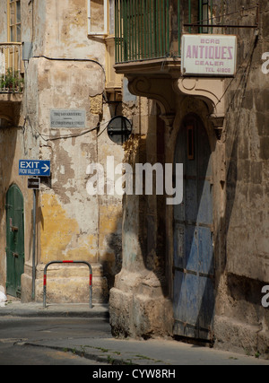 La facciata di un negozio di antiquariato a La Valletta, Malta. Foto Stock