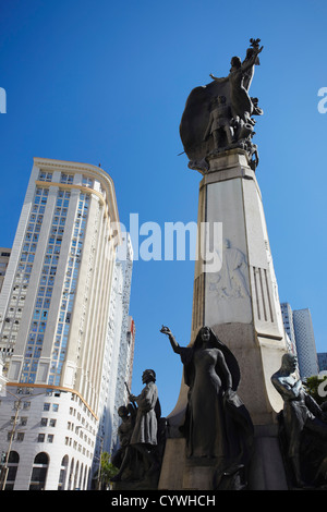 Monumento in Praca Floriano (Floriano piazza), centro di Rio de Janeiro, Brasile Foto Stock