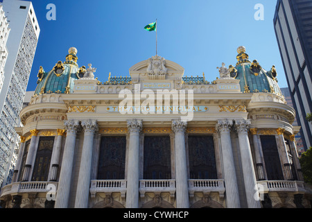 Theatro Municipal (teatro municipale) in Praca Floriano (Floriano piazza), centro di Rio de Janeiro, Brasile Foto Stock