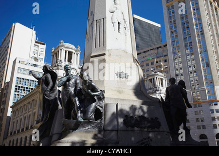 Monumento in Praca Floriano (Floriano piazza), centro di Rio de Janeiro, Brasile Foto Stock