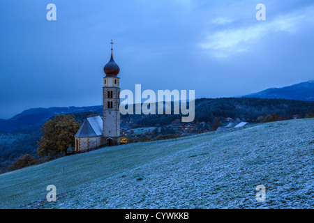 Chiesa di San Valentino, Siusi allo Sciliar, Siusi allo Sciliar, Dolomiti, Trentino-Alto Adige, Italia Foto Stock