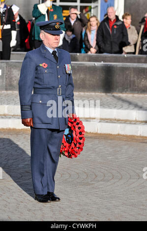 Domenica 11 novembre 2012, Carrickfergus, Irlanda del Nord. I membri della Royal British Legion, serve delle forze armate ed ex-combattenti prendere parte in ricordo domenica servizio. Alamy Live News Foto Stock