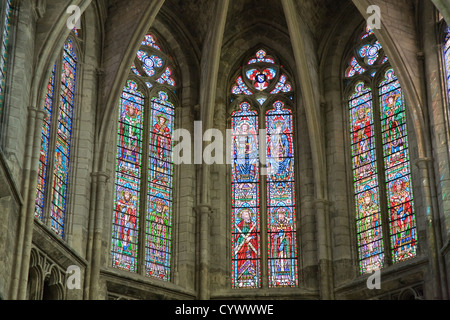 Le finestre di vetro macchiate nella Cattedrale di St Andre, Bordeaux, Francia Foto Stock