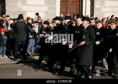 London, Regno Unito - 11 Novembre 2012 : la gente a prendere parte nel Giorno del Ricordo [ solo uso editoriale ] Foto Stock