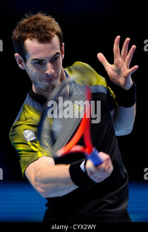 11.11.2012 Londra, Inghilterra. Britains grande Andy Murray in azione contro Switzerlands Roger Federer durante la seconda Semi Finale del Barclays ATP World Tour Finals presso l'Arena O2. Foto Stock