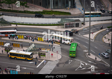 Vista panoramica della stazione dei bus al di fuori del Lisboa Casinò, Macao Foto Stock
