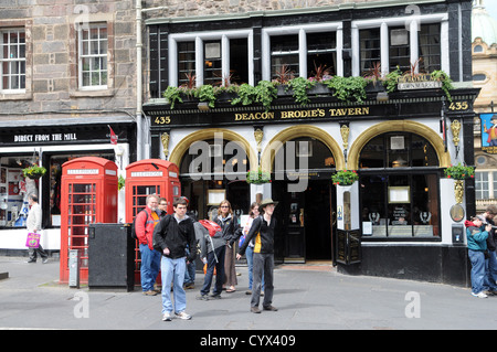 Un tipico souvenir shop in Edinburgh Foto Stock