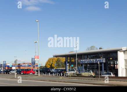 Mercedes-Benz di Bolton concessionaria principale sul ponte superiore Street, Bolton. Anche la vendita di Smart Car gamma. Foto Stock