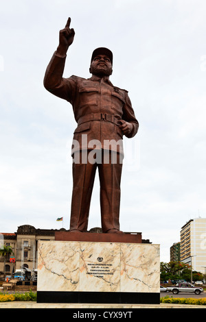 Statua di Samora Machel eretto su piazza Indipendenza nel centro della città di Maputo Mozambico Foto Stock