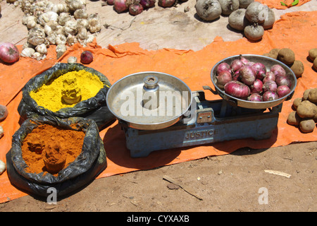 Etiopia. Valle dell'Omo, Bana tribù Market Foto Stock