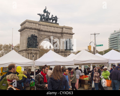 Mercato degli Agricoltori Grand Army Plaza Brooklyn NY Foto Stock