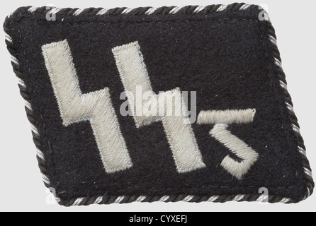 Collare patch 'S-Verfügungstruppe' della SS-School Tölz,rune ricamate a macchina con la 'T' per la SS-School Tölz,su panno nero con cavo nero-argento continuo,sul retro etichetta RZM 'RZM st34/35 SS',storico,storico,anni trenta,XX secolo,SS,Schutzstaff,organizzazione,nazional socialismo,Nazismo,terzo servizio,taglio di materiale,taglio di accessori,dettaglio di servizio,dettaglio di accessori,taglio di parti,taglio,dettaglio di servizio,dettaglio di parti,dettaglio di servizio,dettaglio di taglio,Accessori,taglio,taglio,dettaglio di parti,dettaglio di taglio,materiale,taglio,materiale,taglio,taglio,materiale,materiale di taglio,materiale di taglio,materiale di taglio,Servizio,Servizio,Servizio,Servizio,Servizio,Servizio,Servizio,Servizio,Servizio,Servizio,Servizio,Servizio, Foto Stock