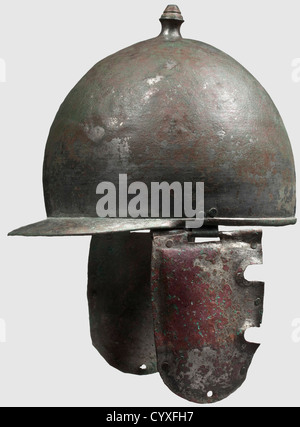 Casco di un legionario romano del tipo Montefortino/Buggenum, i secolo d.C. e bronzo goffrato, che mantiene gran parte della sua placcatura in metallo bianco color argento (stagnatura).cranio emisferico con una manopola superiore a forma di prigioniero.protezione del collo perforato leggermente inclinata, con rigonfiamenti di rinforzo sul bordo.questi anche rifinire il resto del casco.Perforated guance-pinned sui lati Metallo è conservato nella sua condizione originale.altezza con pezzi di guancia 34 cm.peso 937 g.un casco particolarmente ben conservato, straordinariamente raro in, Additional-Rights-Clearences-non disponibile Foto Stock