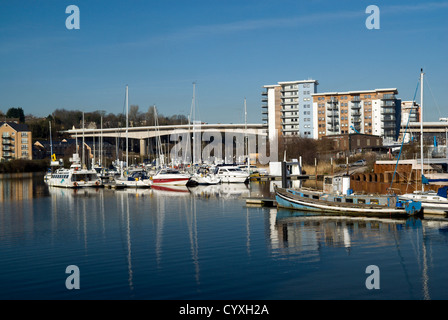 Yacht ormeggiati nel fiume ely Cardiff Bay South wales uk Foto Stock