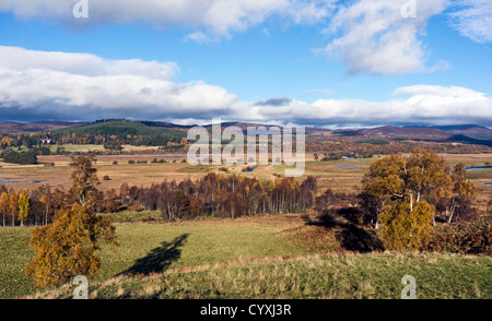 Vista sul pollice marche zona nord e ovest del B970 & East di B9152 tra le strade in Highland scozzesi come visto da est qui Foto Stock