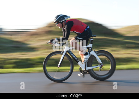 Gravesend Winter Duathlon gara endurance gara sprint in velocità triathlon bike climbing dolce collina sulla strada della pista Foto Stock