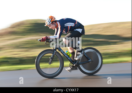 Gravesend Winter Duathlon gara endurance gara sprint in velocità triathlon bike climbing dolce collina sulla strada della pista Foto Stock