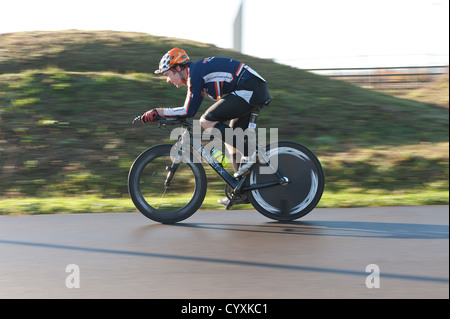 Gravesend Winter Duathlon gara endurance gara sprint in velocità triathlon bike climbing dolce collina sulla strada della pista Foto Stock